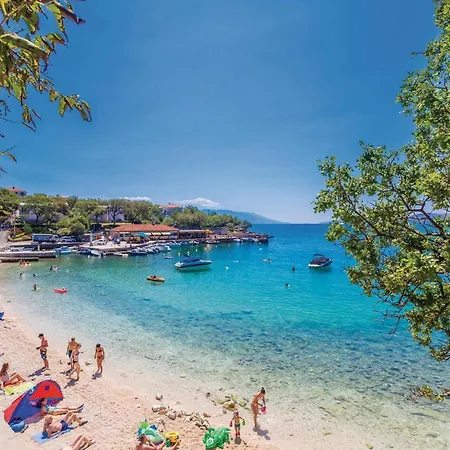 Gorgeous In Διαμέρισμα Novi Vinodolski