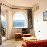 1 Bedroom Lovely In Διαμέρισμα Novi Vinodolski
