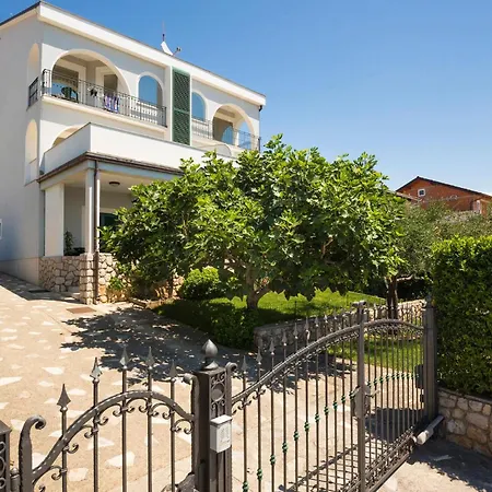 Apartamento Lovely In With Wifi Novi Vinodolski